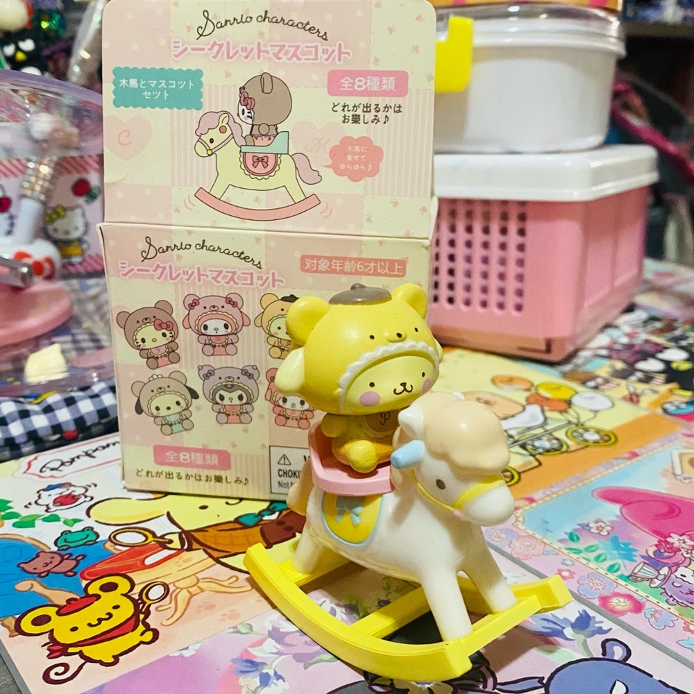 Pompompurin figure